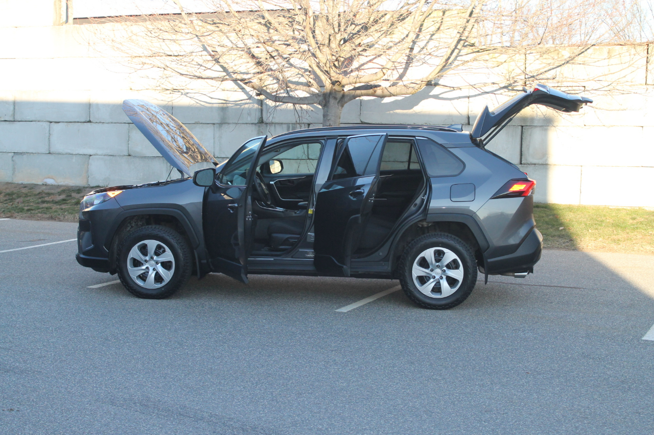 Toyota RAV4 LE AWD 2021