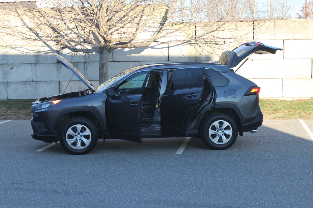 Toyota RAV4 LE AWD 2021