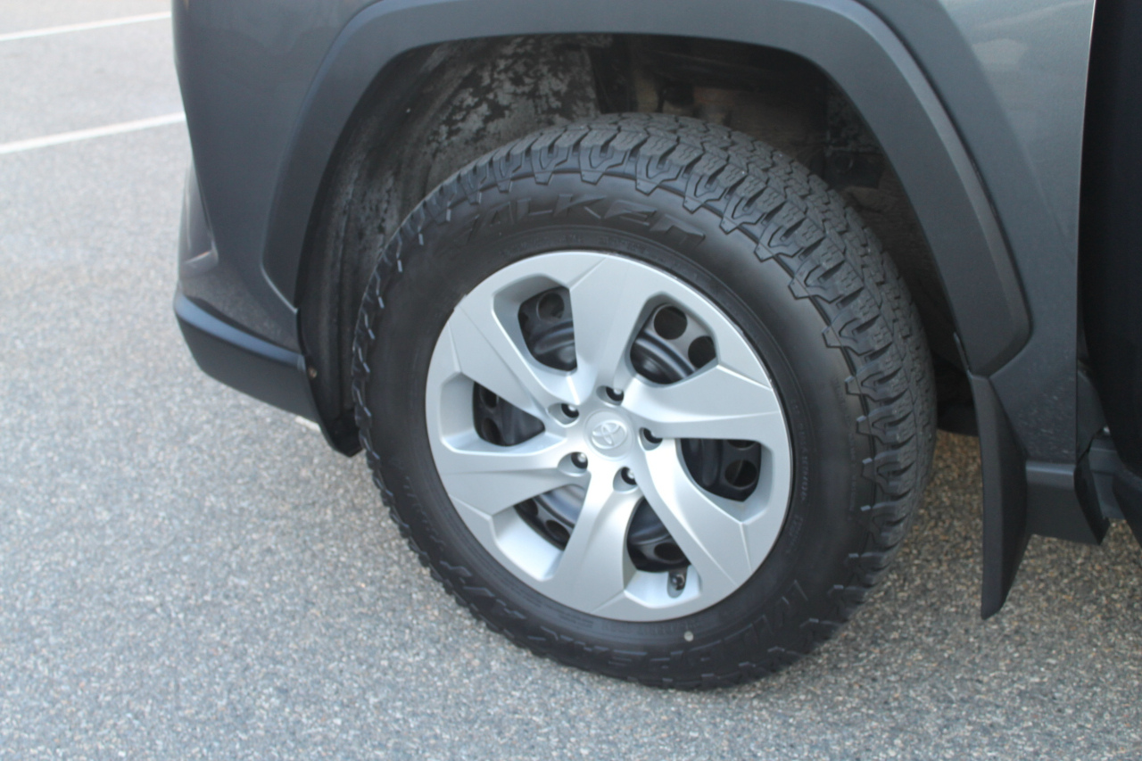 Toyota RAV4 LE AWD 2021