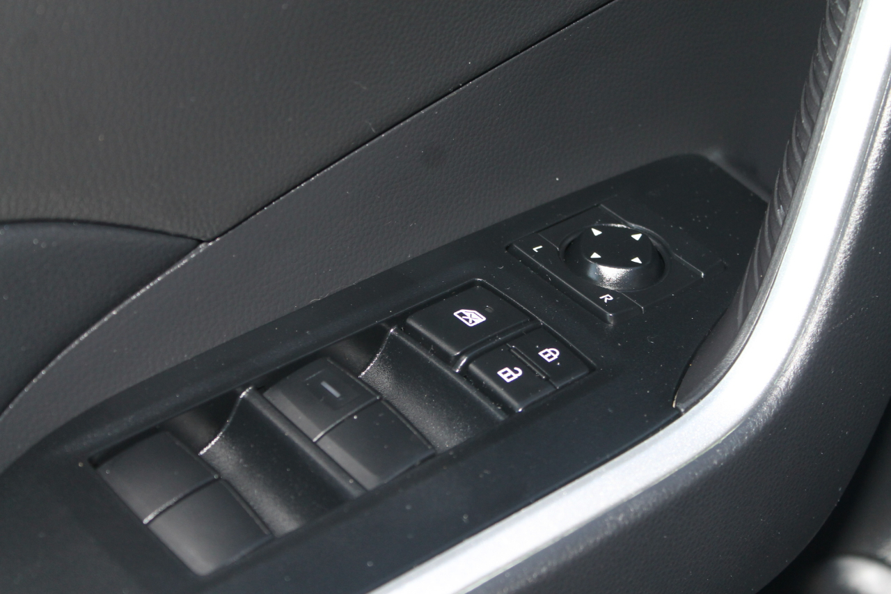 Toyota RAV4 LE AWD 2021