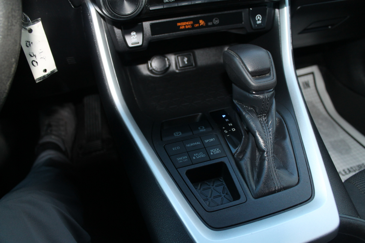 Toyota RAV4 LE AWD 2021