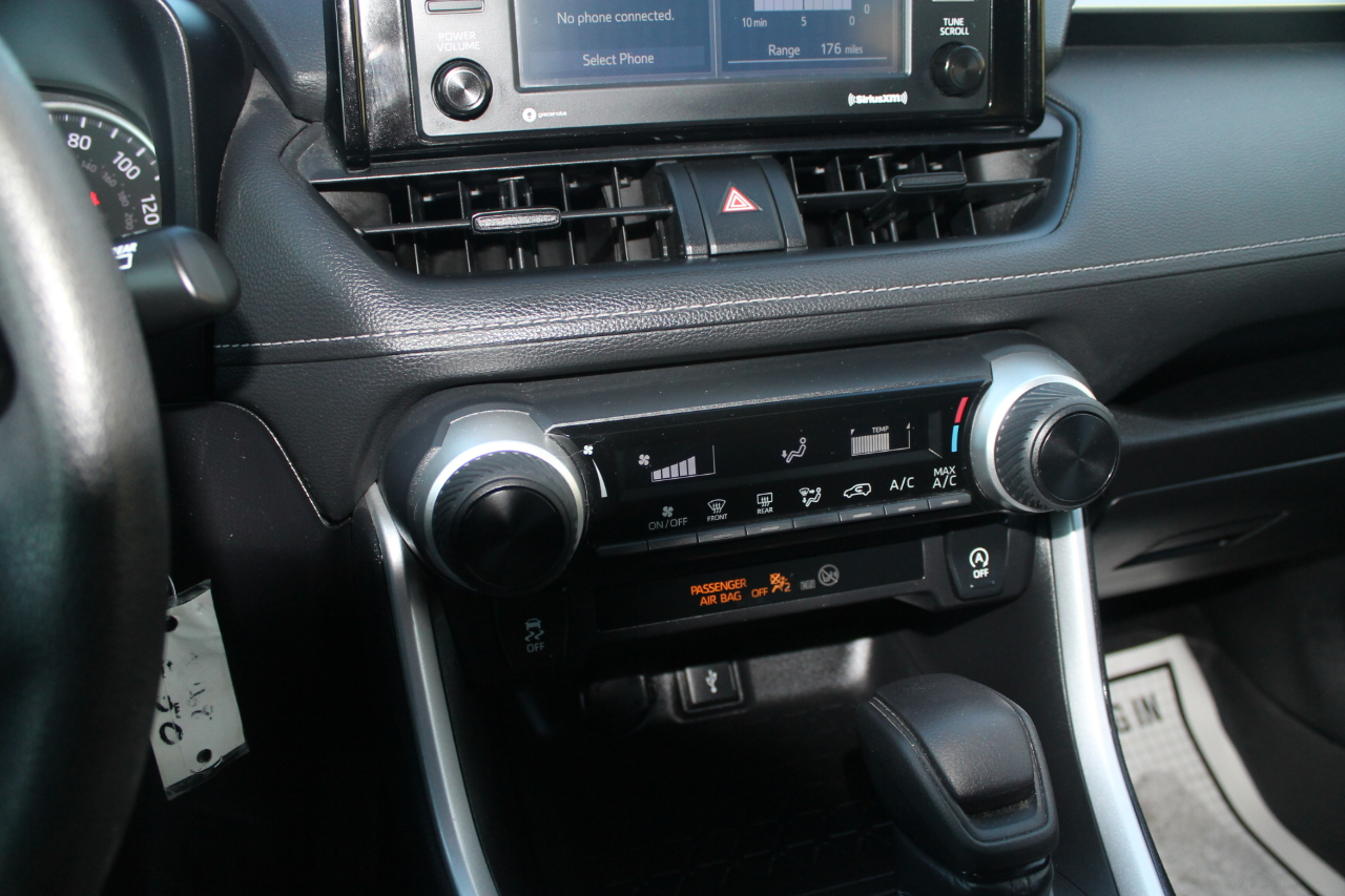 Toyota RAV4 LE AWD 2021