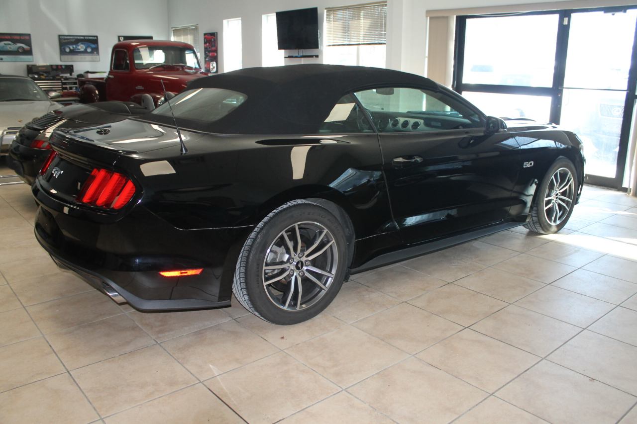 Ford Mustang GT convertible 2017
