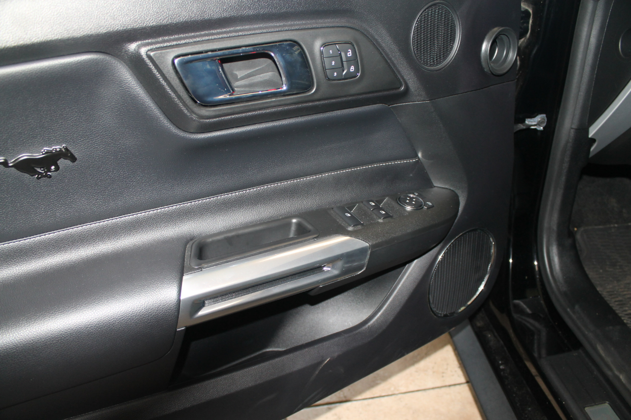 Ford Mustang GT convertible 2017