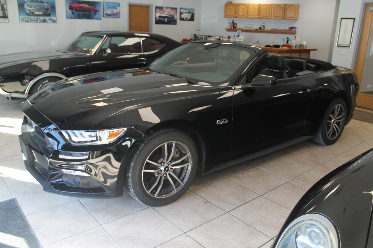 Ford Mustang GT convertible 2017