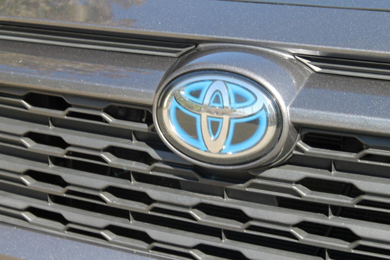 Toyota RAV4 Hybrid LE 2020
