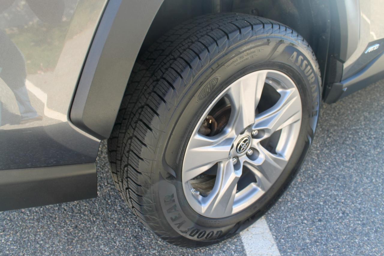 Toyota RAV4 Hybrid LE 2020