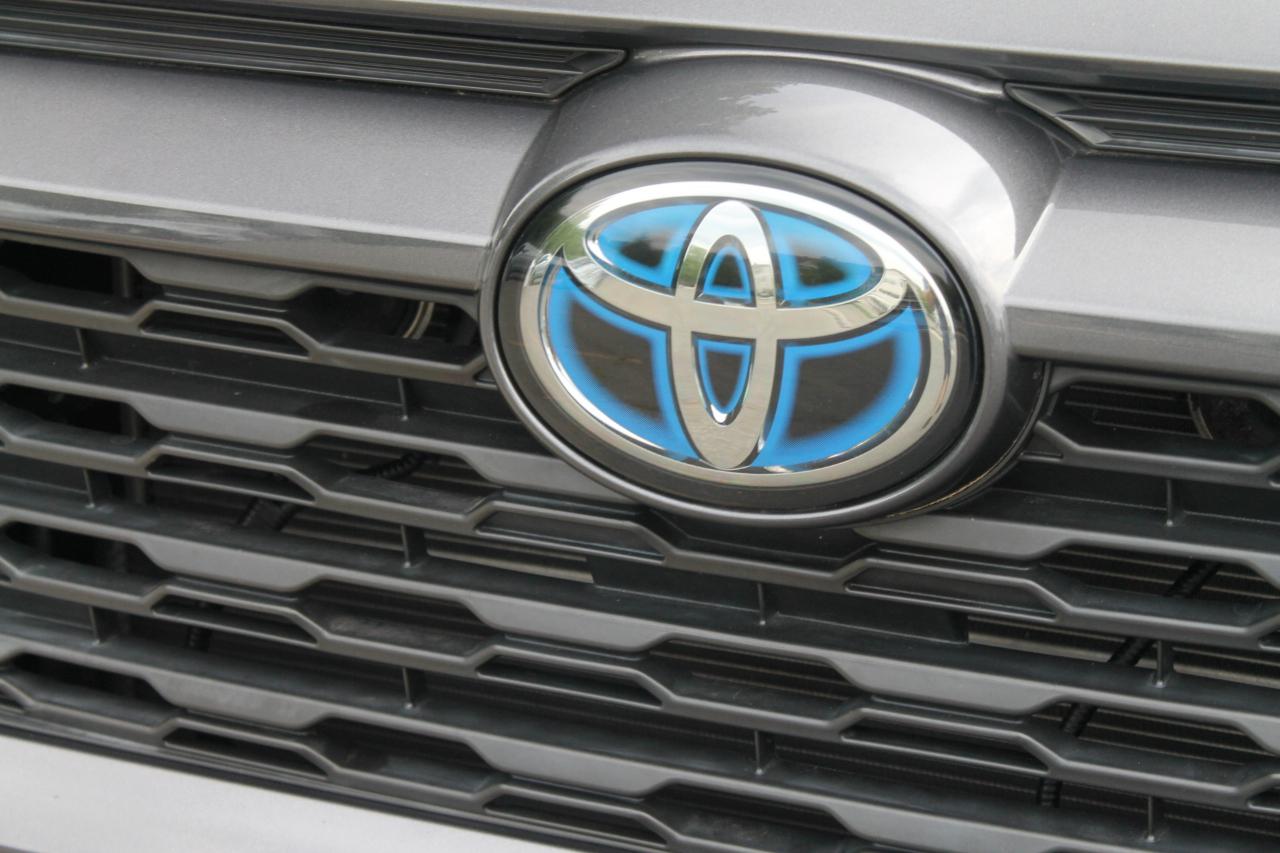 Toyota RAV4 Hybrid LE 2020