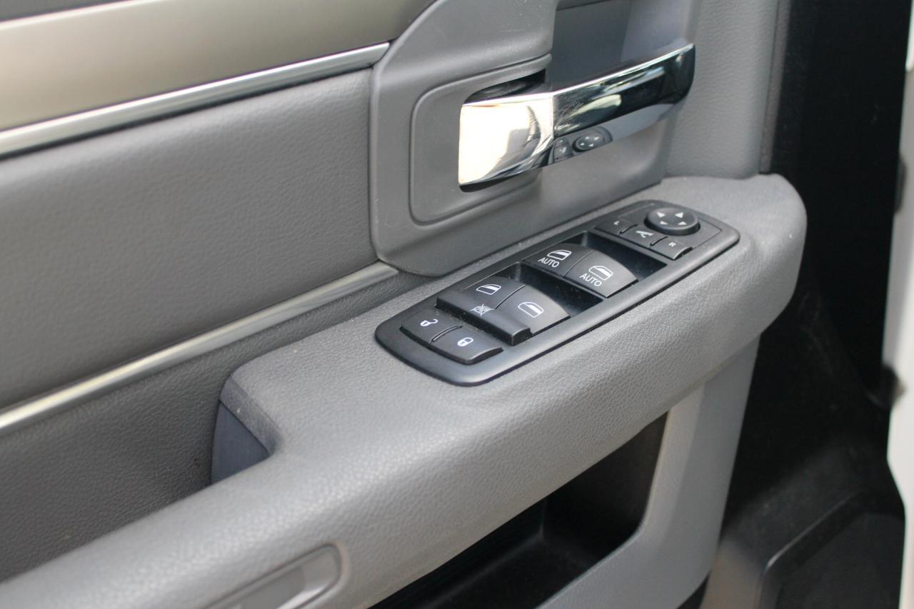RAM 1500 SLT Crew Cab SWB 4WD 2016
