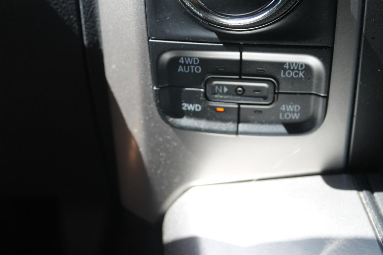 RAM 1500 SLT Crew Cab SWB 4WD 2016