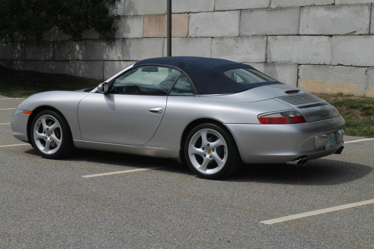 Porsche 911 Carrera Cabriolet 2003