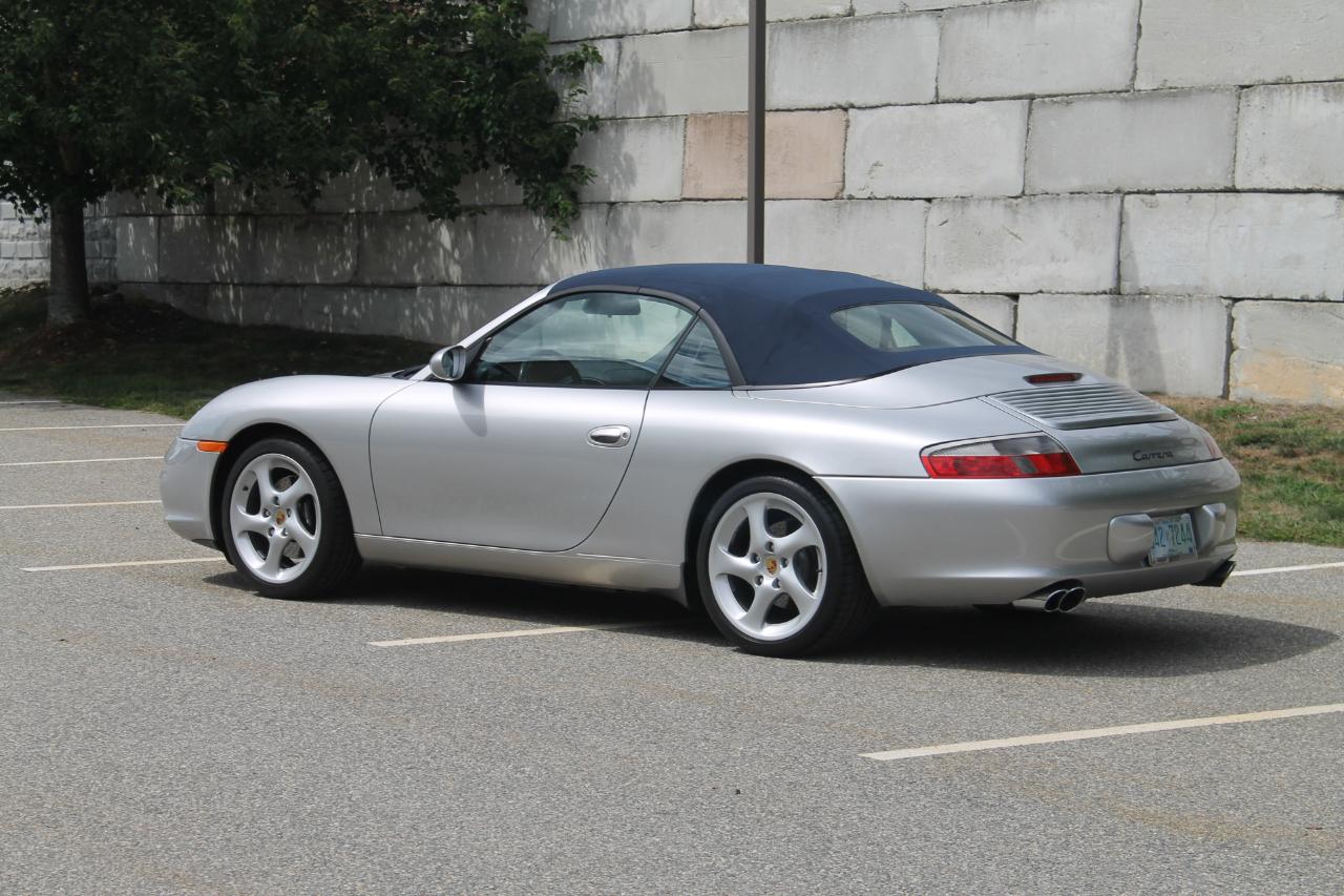 Porsche 911 Carrera Cabriolet 2003