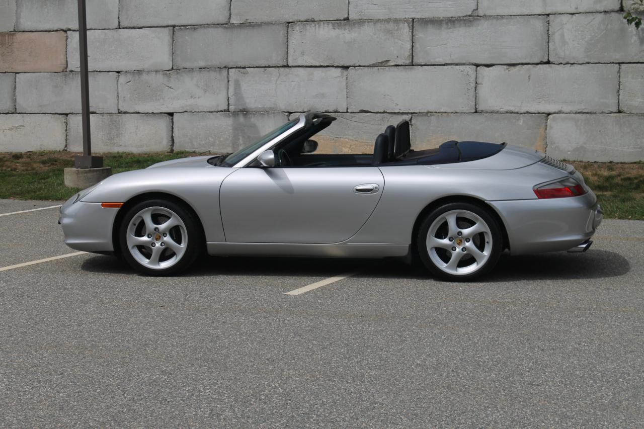 Porsche 911 Carrera Cabriolet 2003