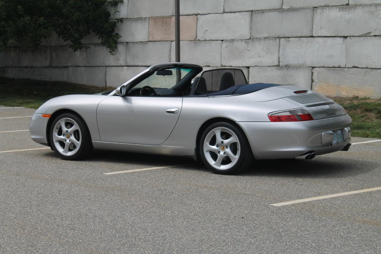 Porsche 911 Carrera Cabriolet 2003