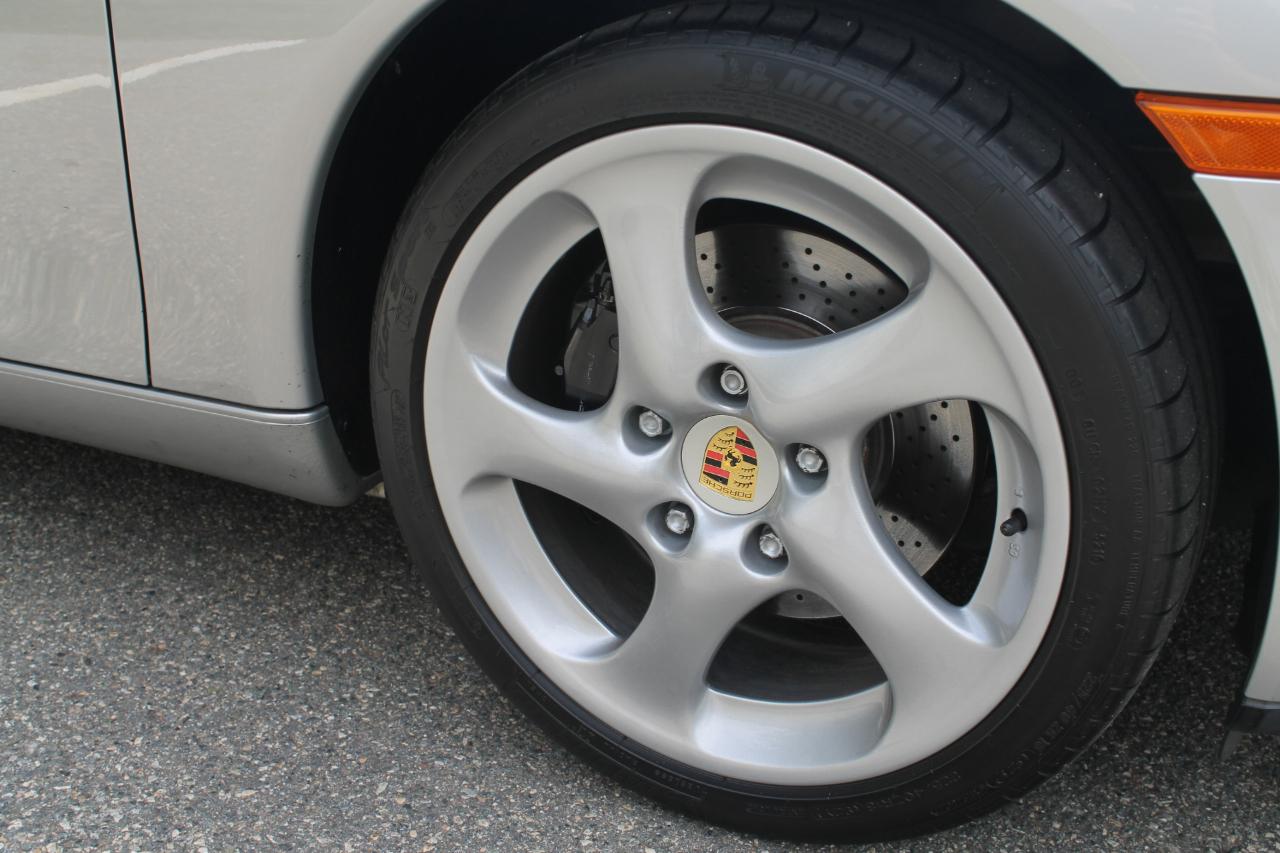 Porsche 911 Carrera Cabriolet 2003