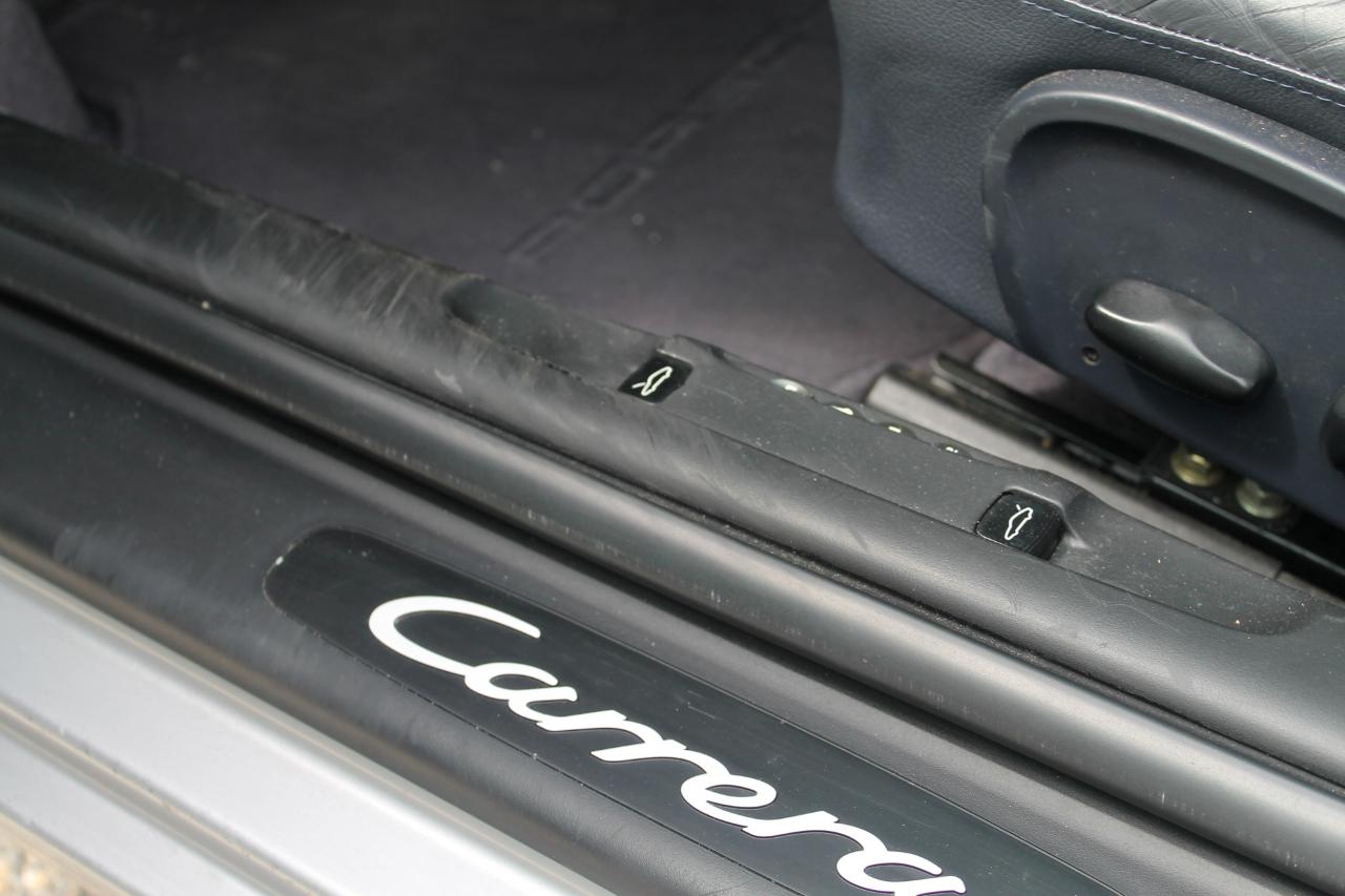 Porsche 911 Carrera Cabriolet 2003