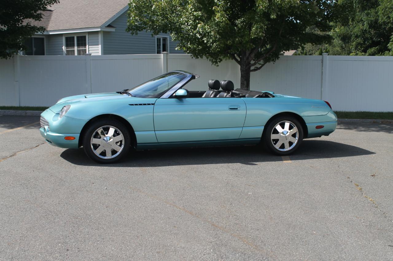 Ford Thunderbird Deluxe 2002
