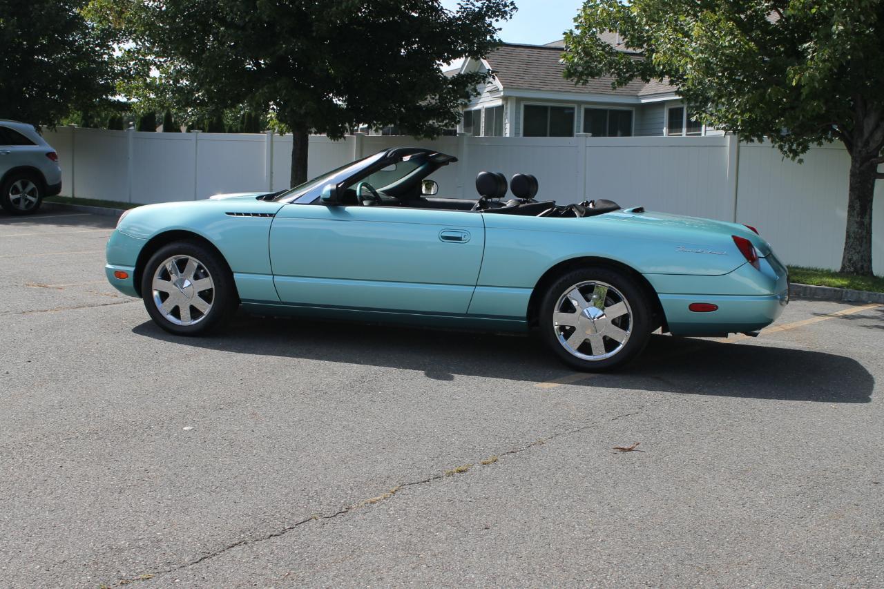 Ford Thunderbird Deluxe 2002