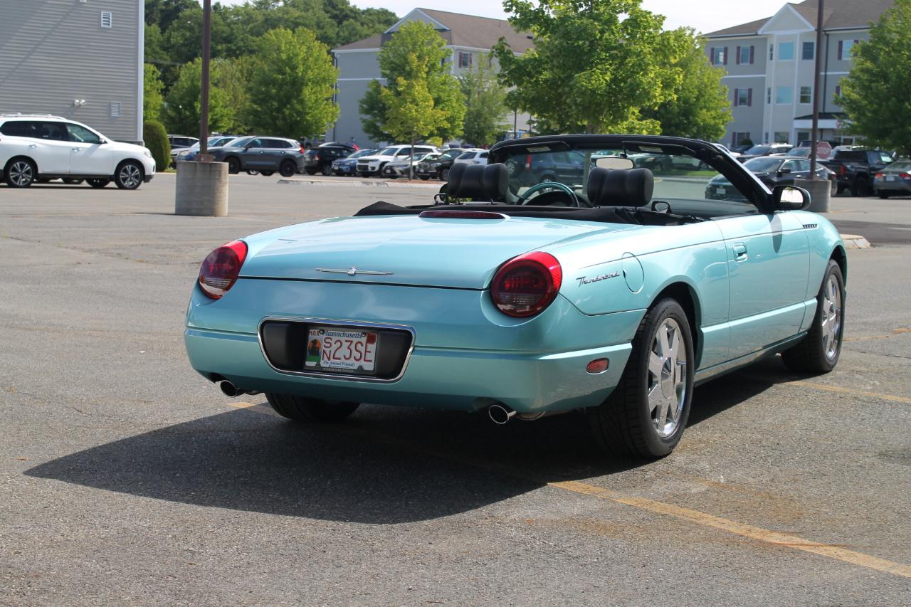 Ford Thunderbird Deluxe 2002