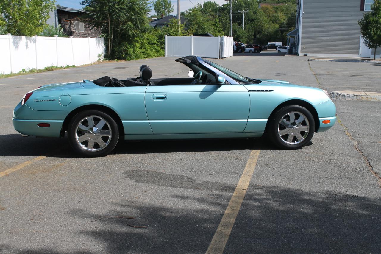 Ford Thunderbird Deluxe 2002