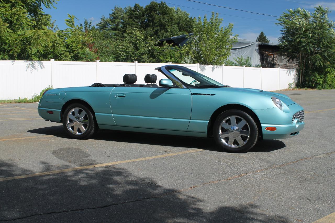 Ford Thunderbird Deluxe 2002