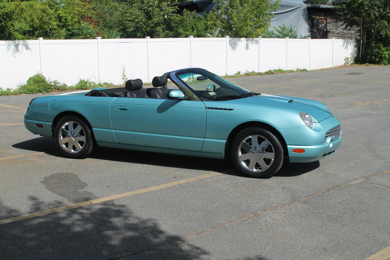 Ford Thunderbird Deluxe 2002