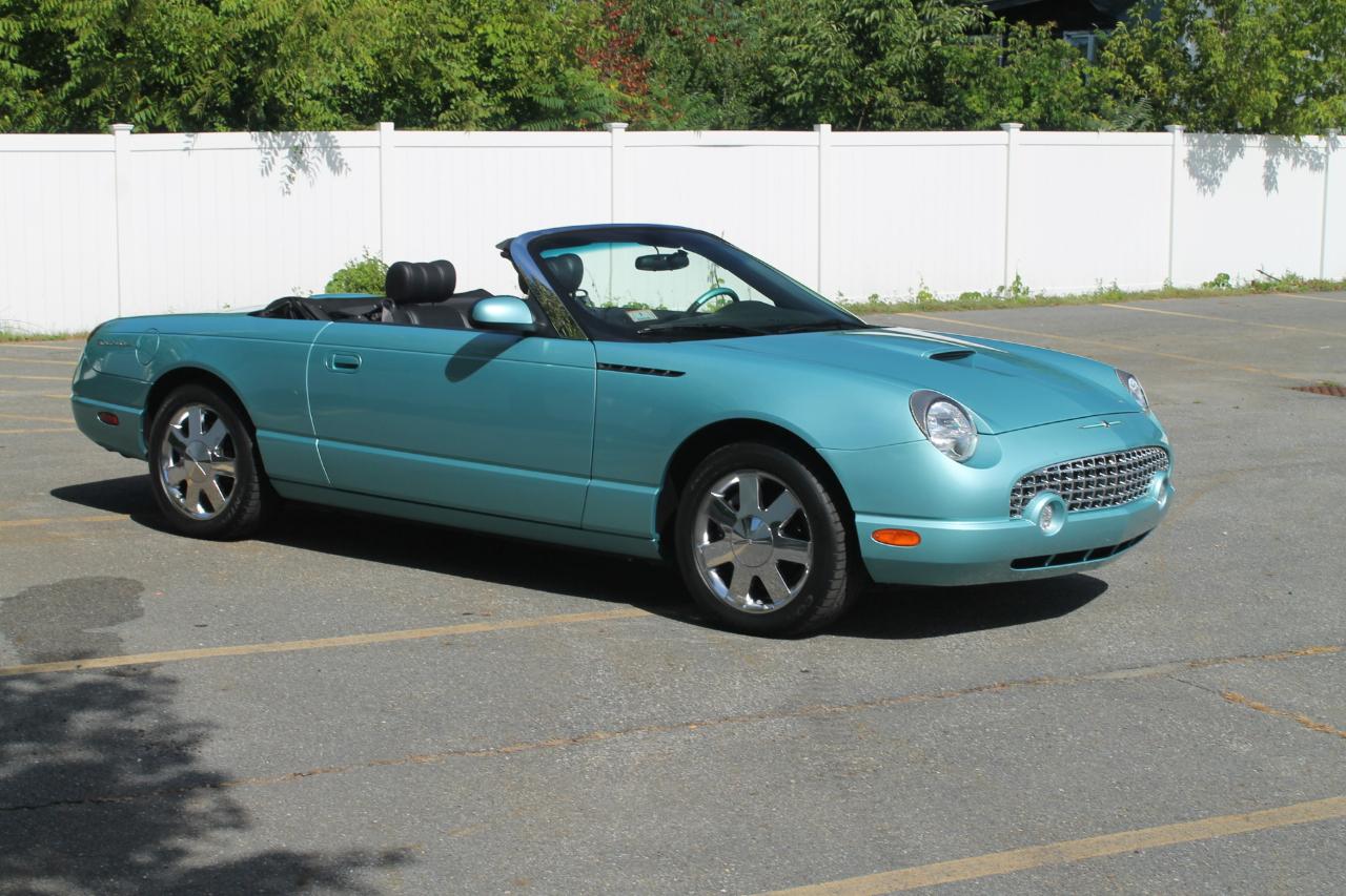Ford Thunderbird Deluxe 2002