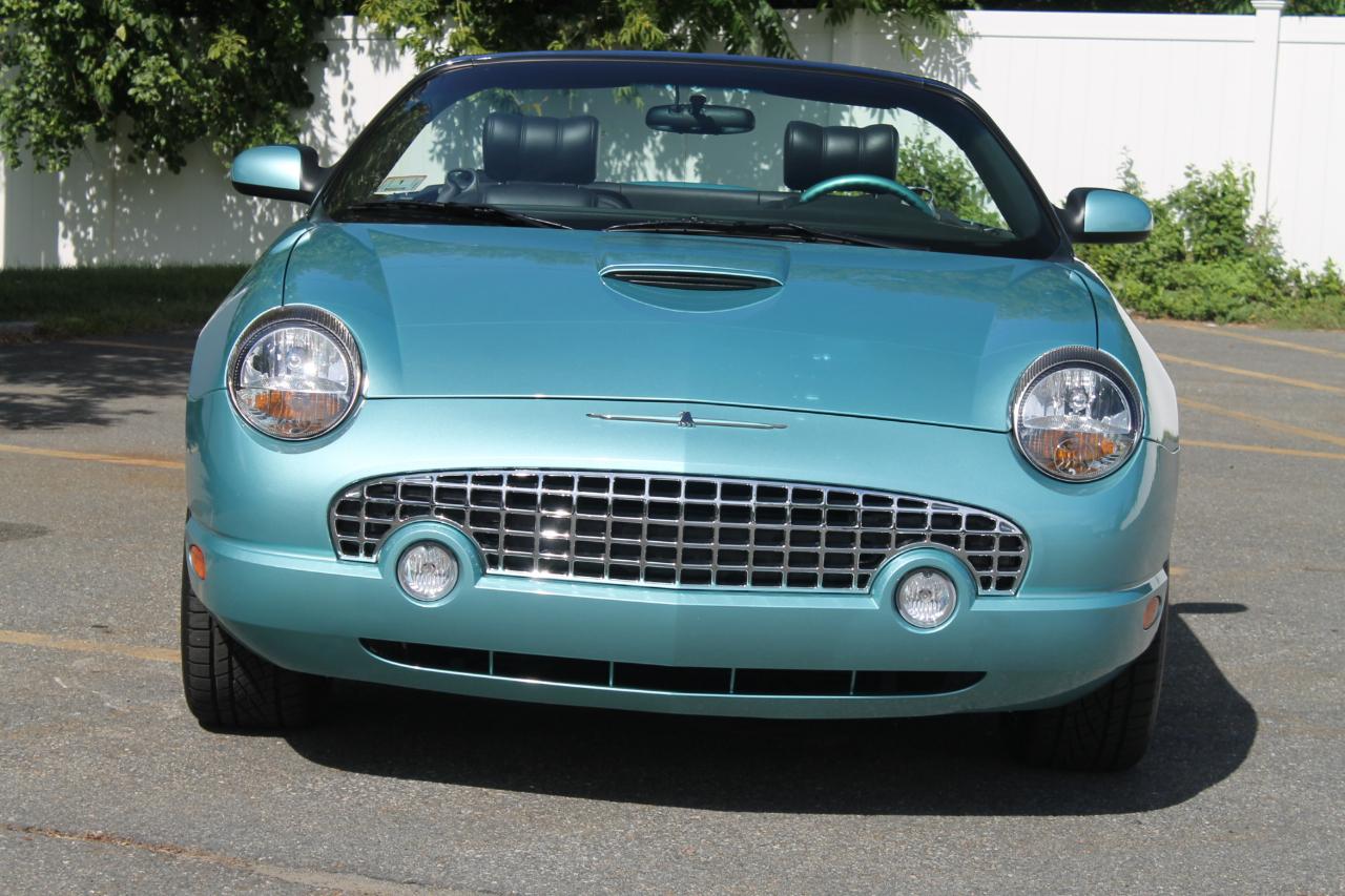 Ford Thunderbird Deluxe 2002