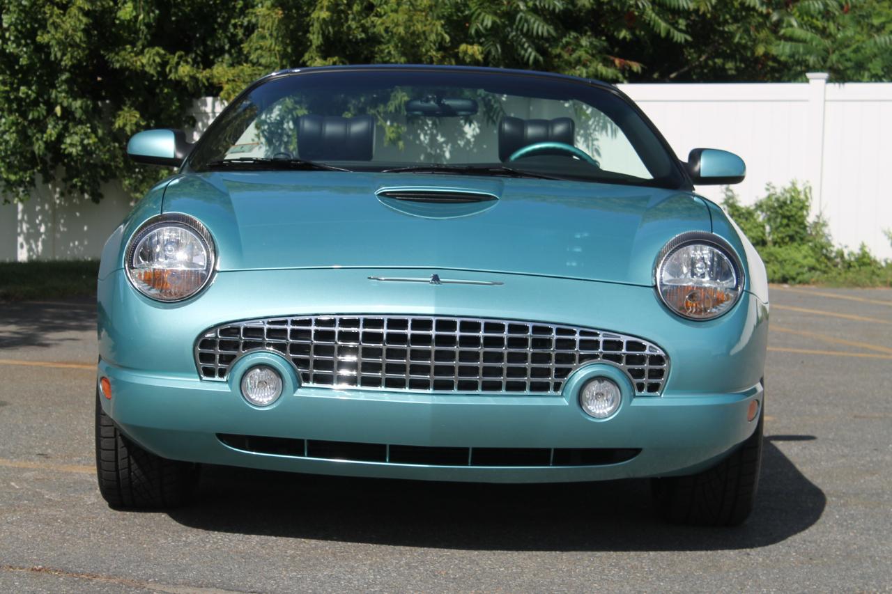 Ford Thunderbird Deluxe 2002