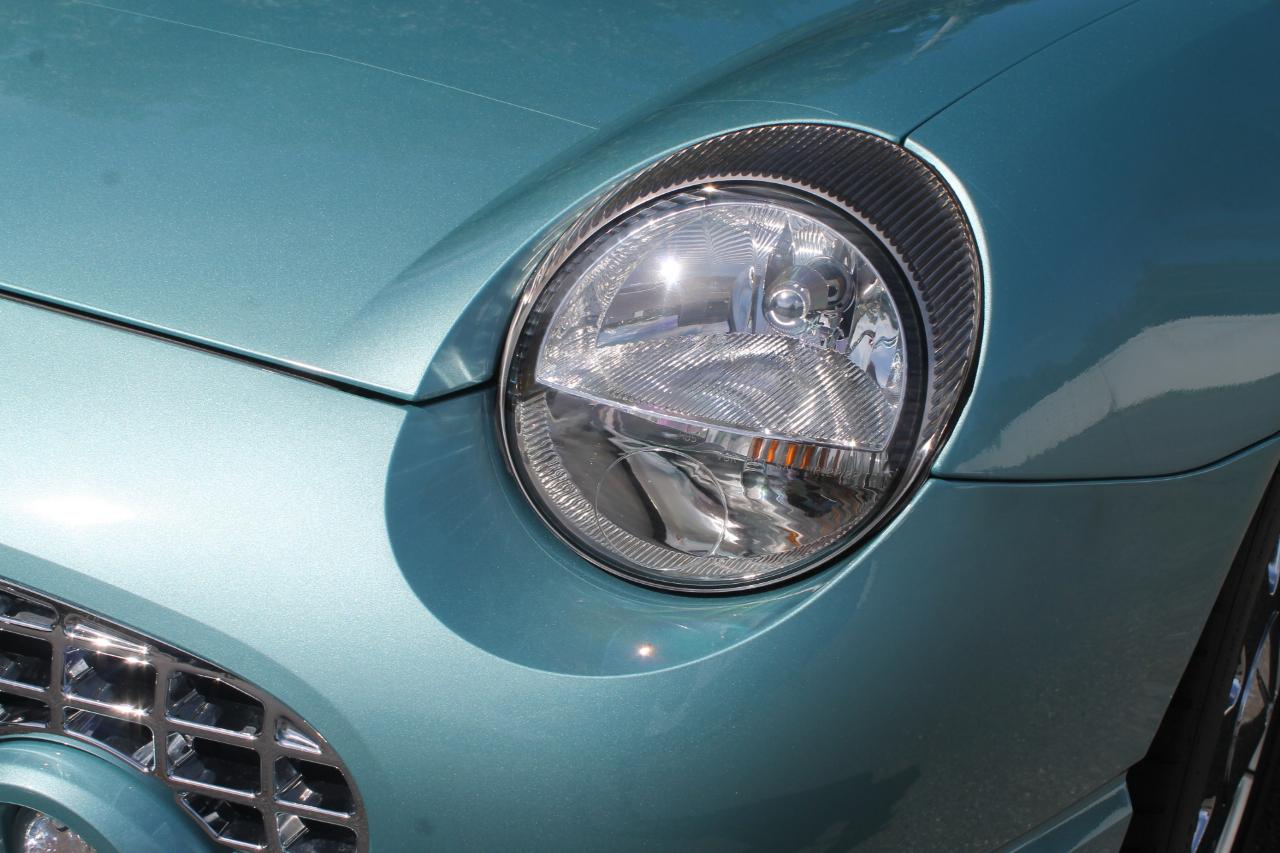 Ford Thunderbird Deluxe 2002