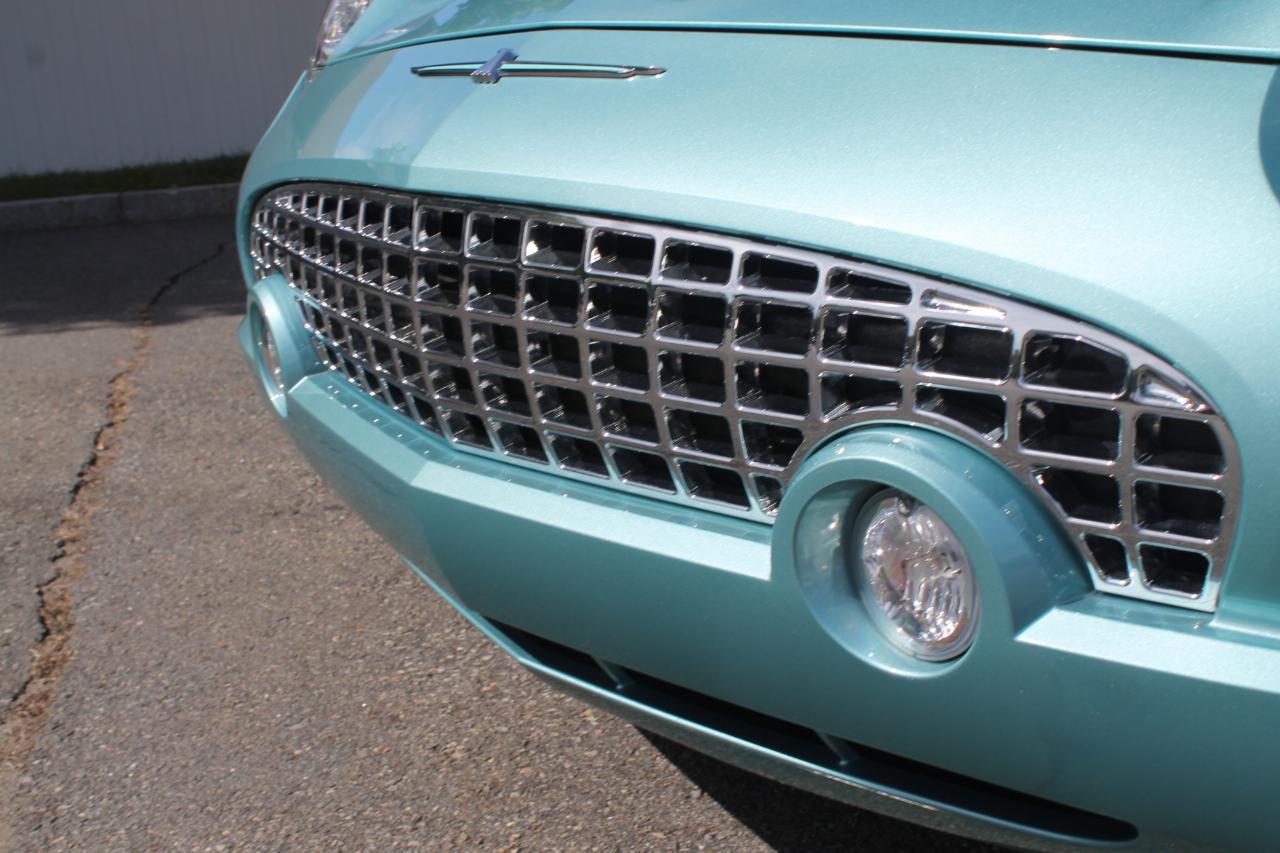 Ford Thunderbird Deluxe 2002