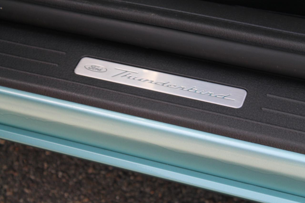 Ford Thunderbird Deluxe 2002