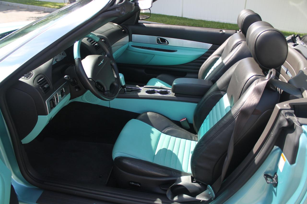Ford Thunderbird Deluxe 2002