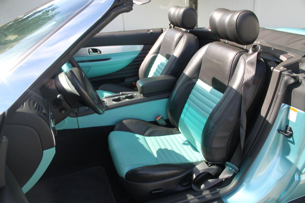 Ford Thunderbird Deluxe 2002