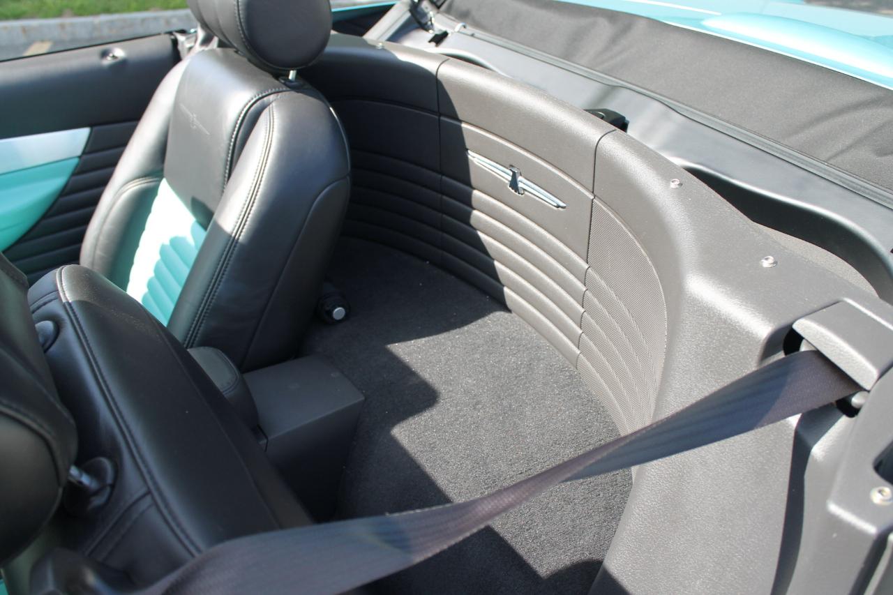 Ford Thunderbird Deluxe 2002