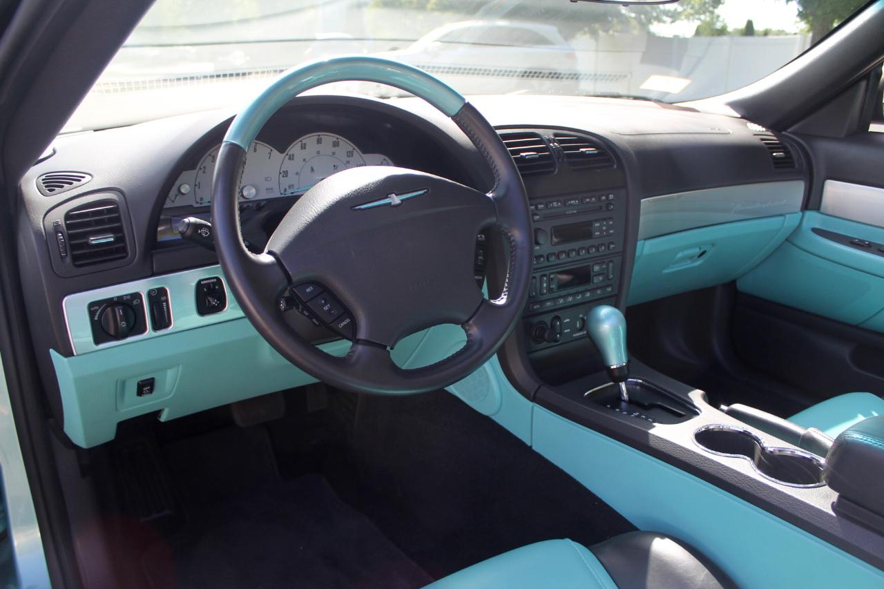 Ford Thunderbird Deluxe 2002
