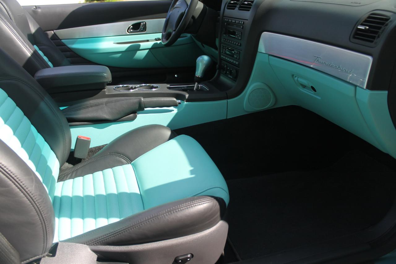 Ford Thunderbird Deluxe 2002