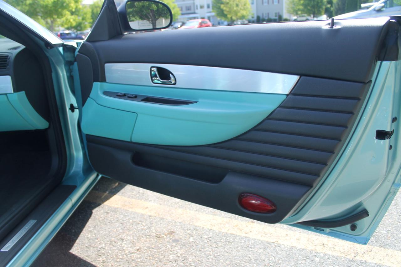 Ford Thunderbird Deluxe 2002