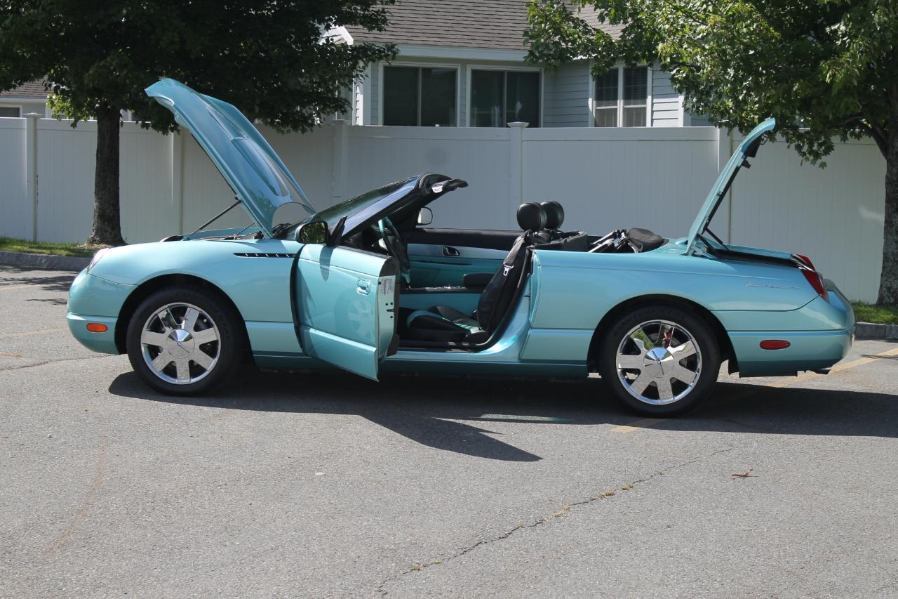 Ford Thunderbird Deluxe 2002