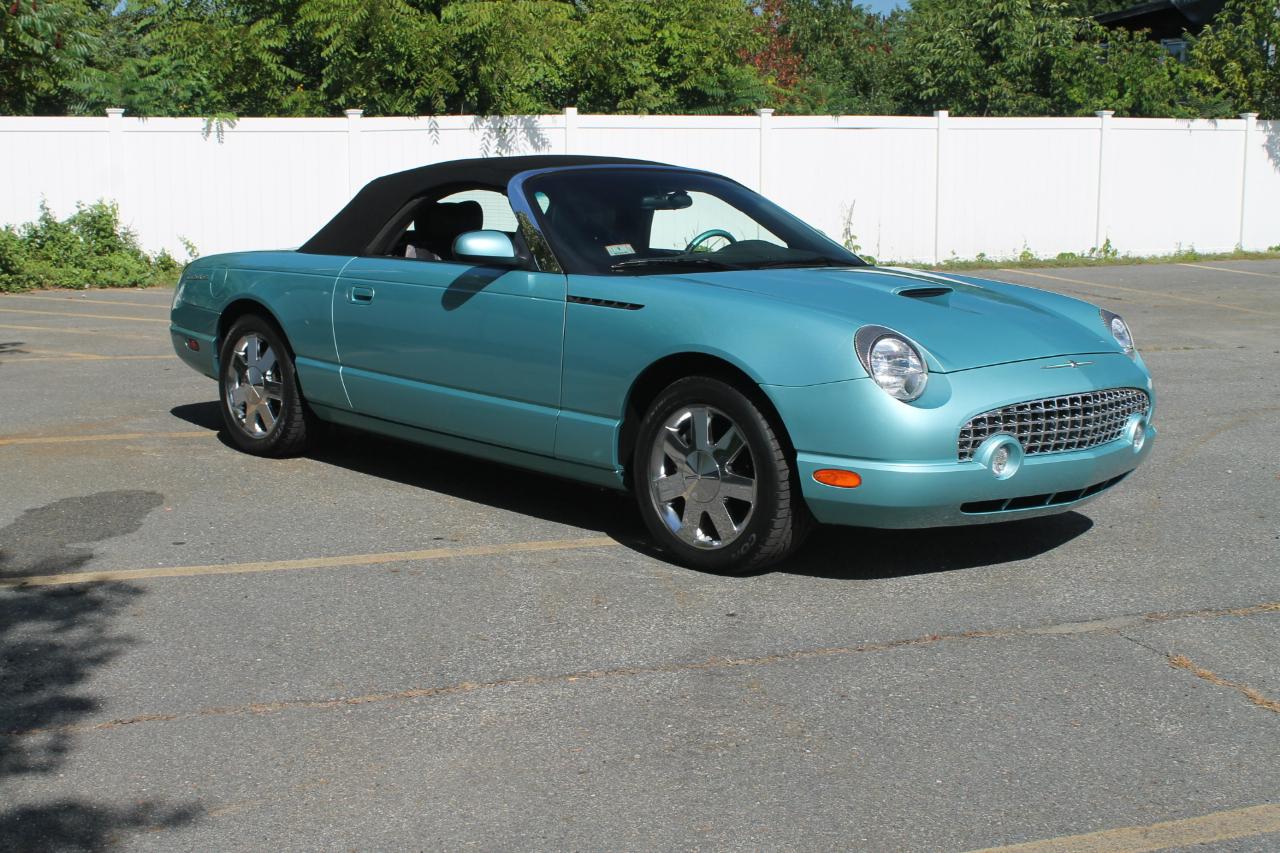 Ford Thunderbird Deluxe 2002