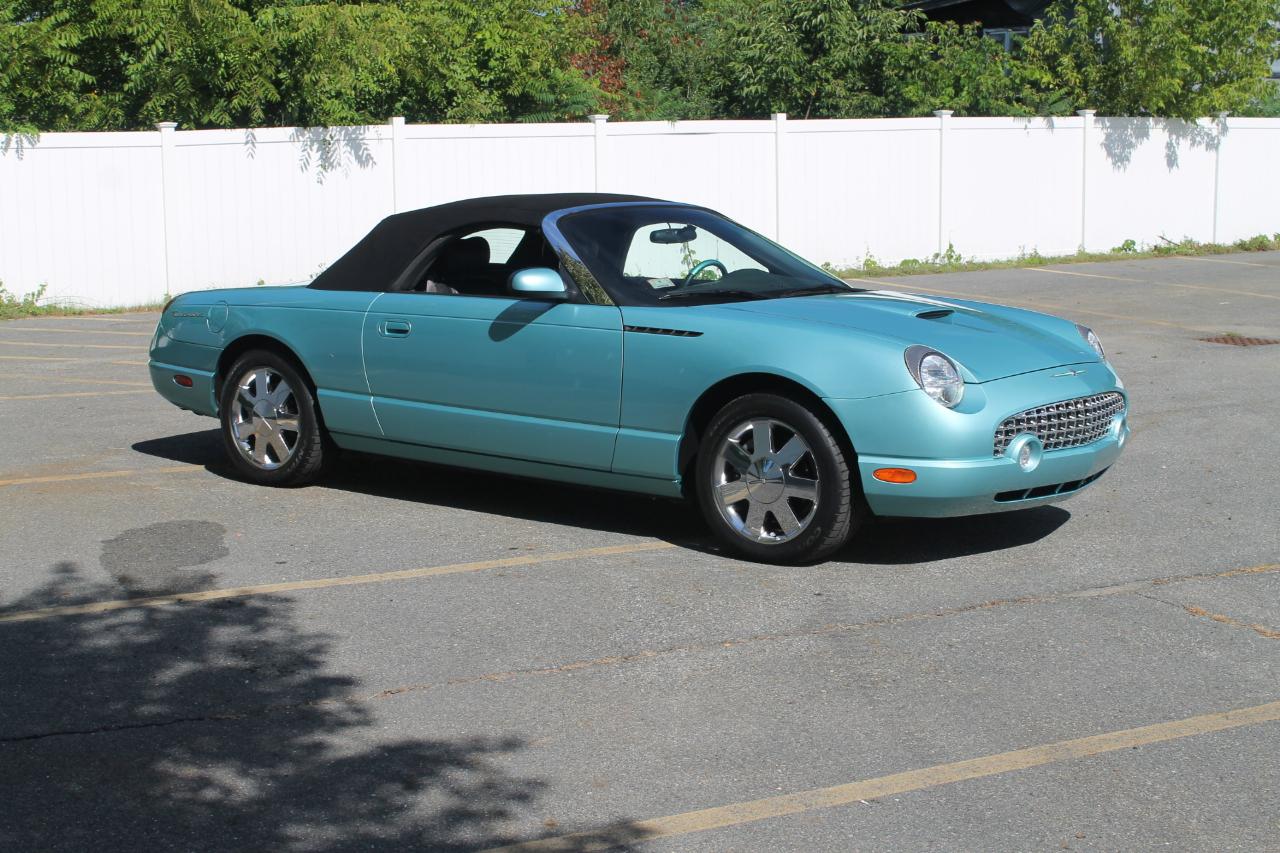 Ford Thunderbird Deluxe 2002