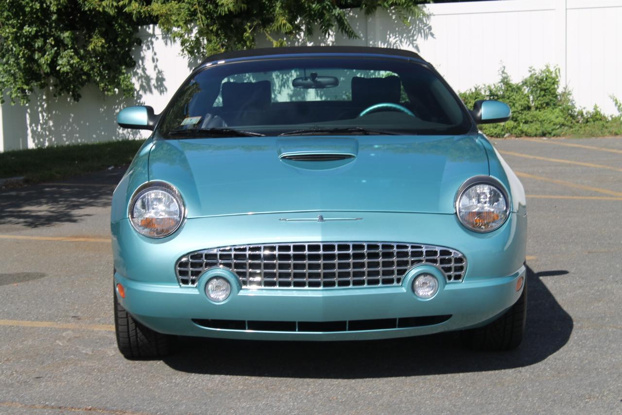 Ford Thunderbird Deluxe 2002
