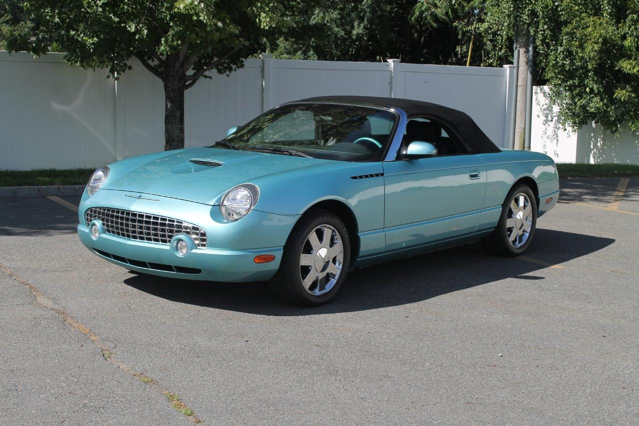 Ford Thunderbird Deluxe 2002