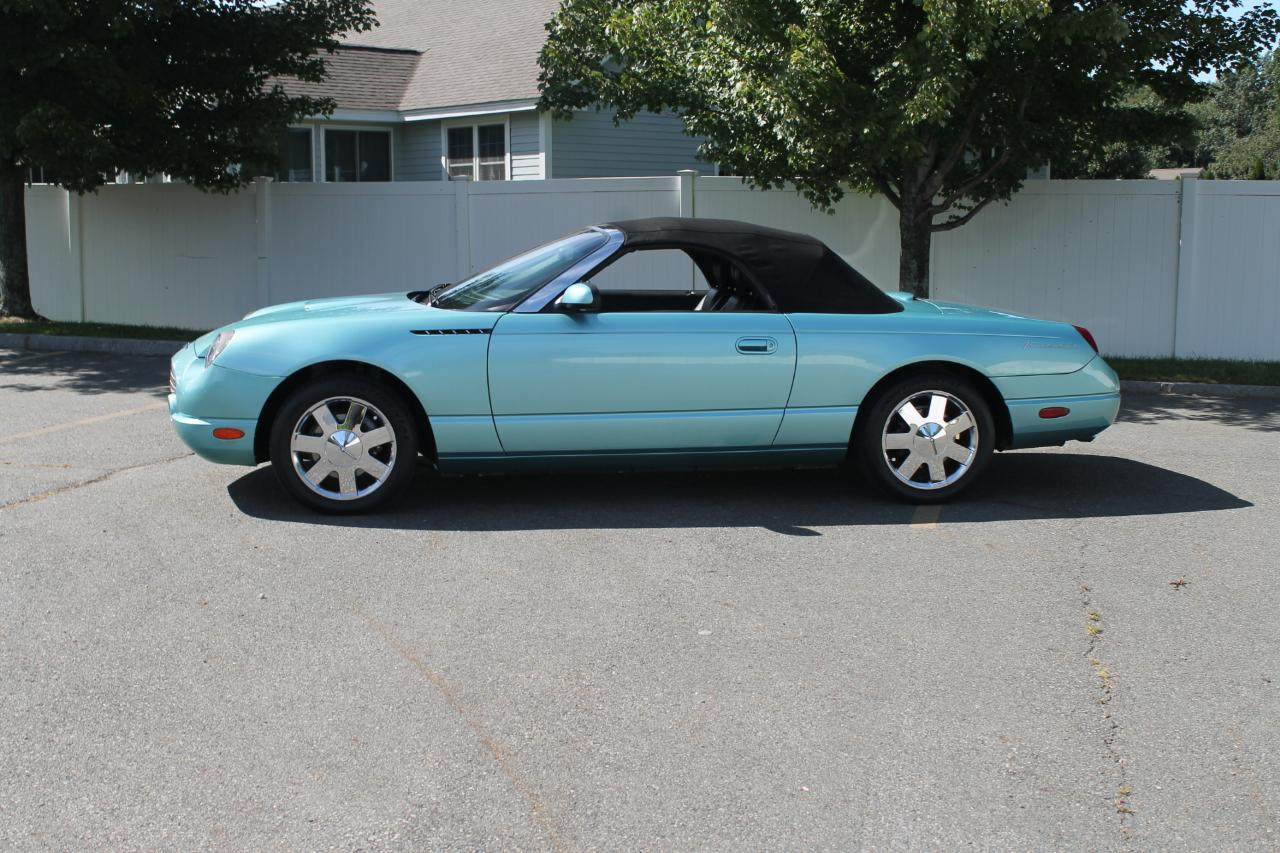Ford Thunderbird Deluxe 2002