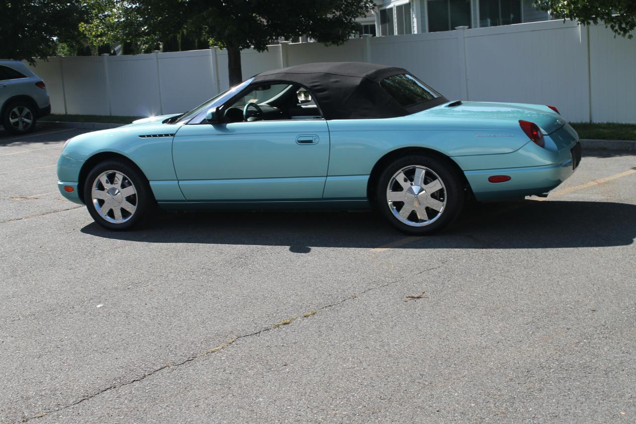 Ford Thunderbird Deluxe 2002