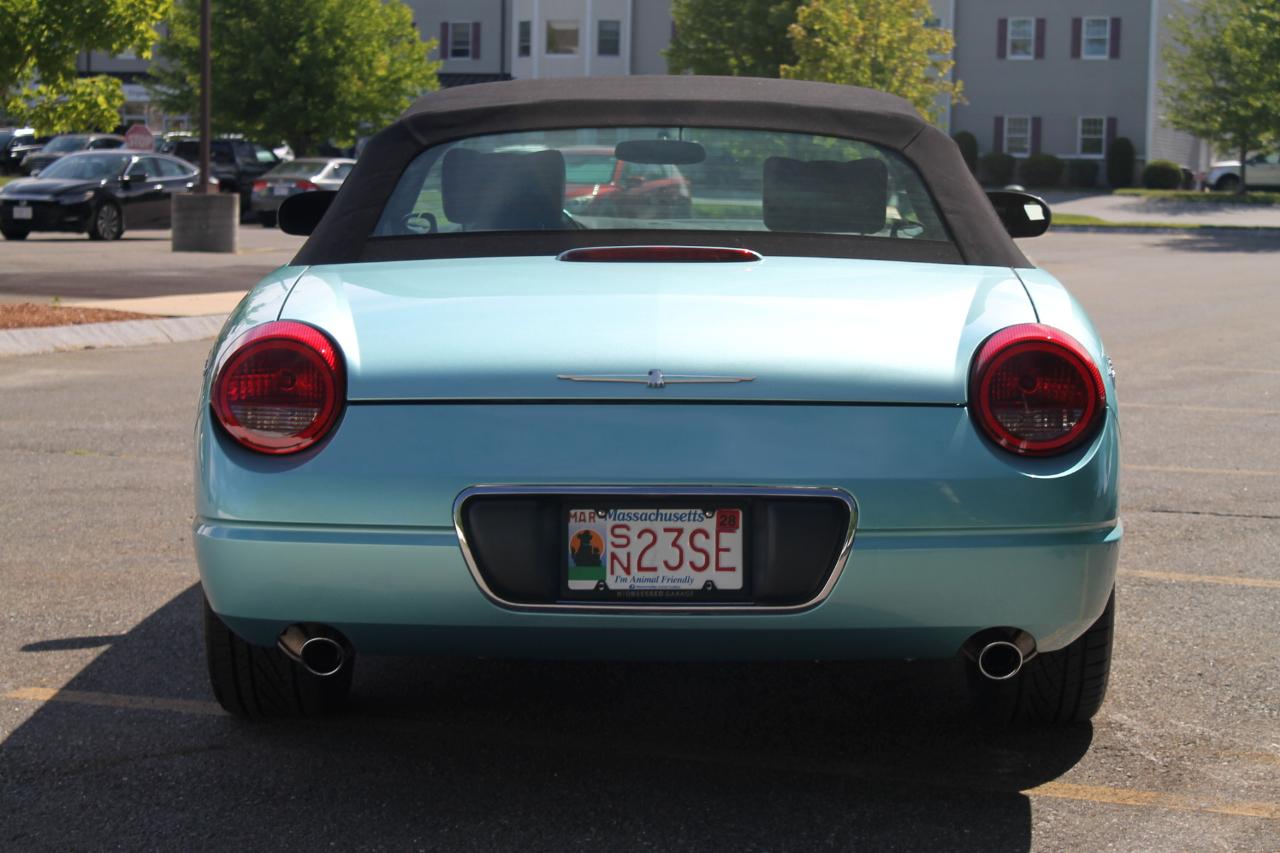 Ford Thunderbird Deluxe 2002
