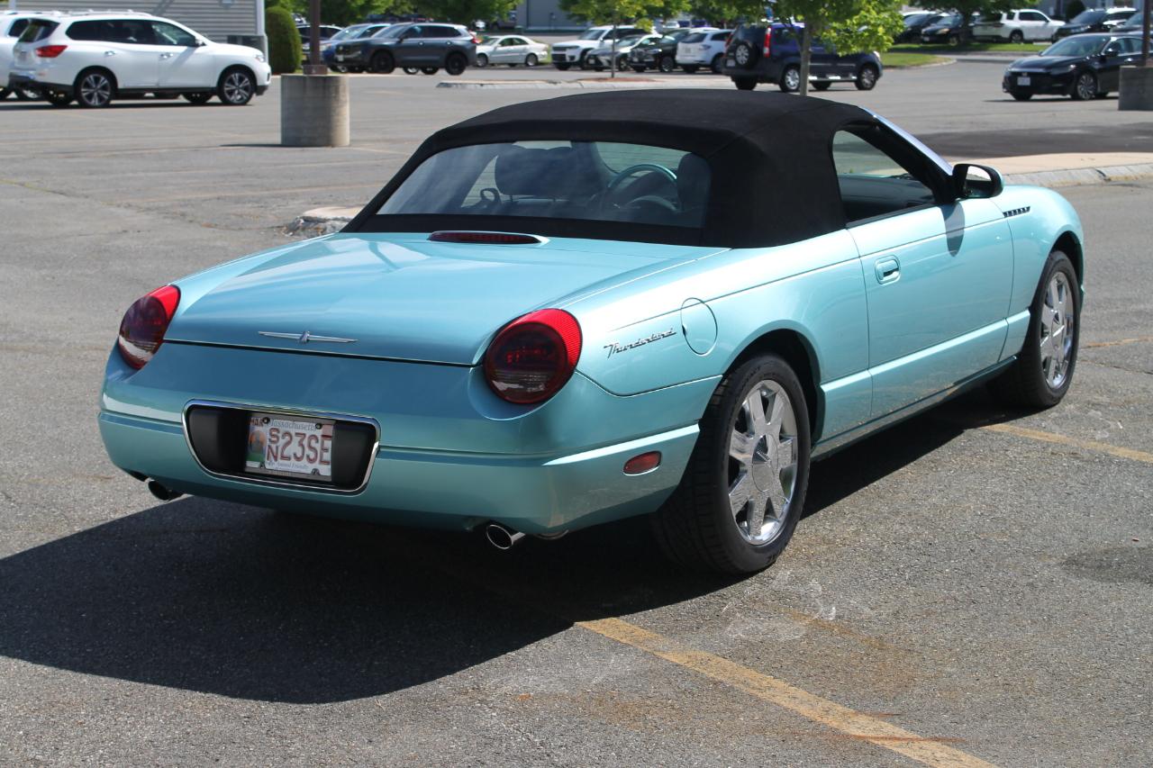Ford Thunderbird Deluxe 2002