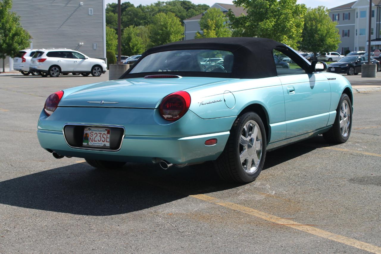 Ford Thunderbird Deluxe 2002