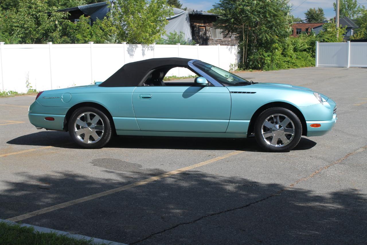 Ford Thunderbird Deluxe 2002