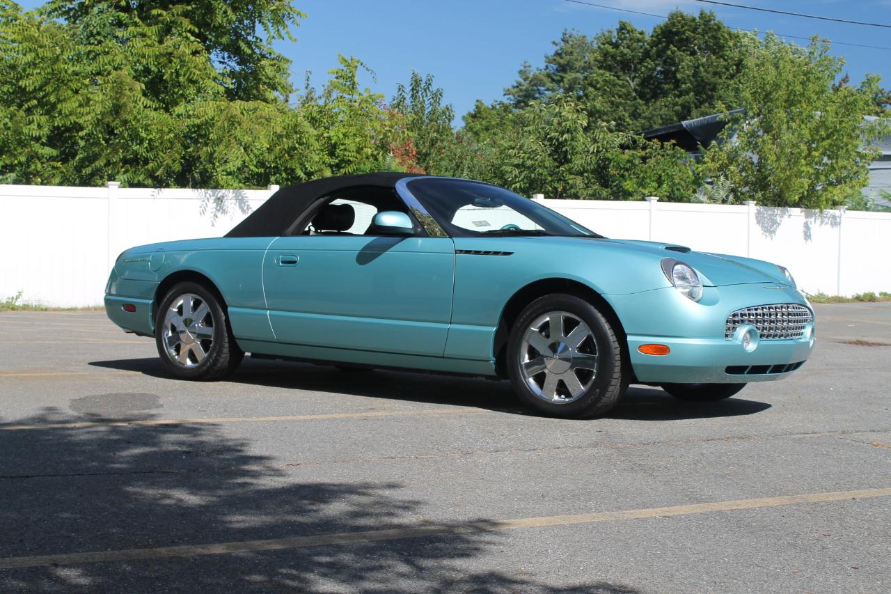 Ford Thunderbird Deluxe 2002